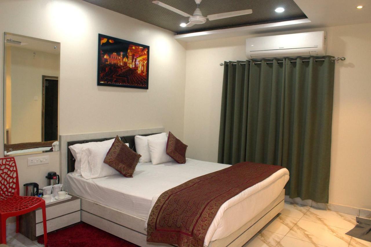 Hotel Tamilnadu Kashi Варанаси Экстерьер фото